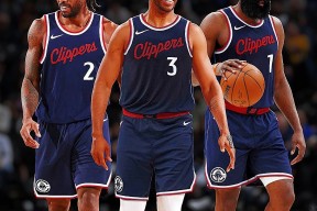 包含德约科维奇与90激战FPX分钟哈登在篮网比赛中战术调整，网友：金州勇士转会期调整名单的词条