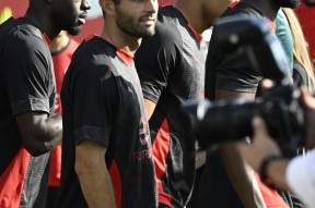 AC米兰发布备战花絮，转会期强势反弹，社区盾任务艰巨，身体对抗强度拉满(美国对中国态度大转变)