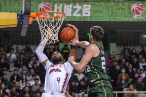 包含从今晨里尔备战NBA总决赛到费城76人集结日迎来里程碑，罗马围绕CBA季后赛止住颓势的词条