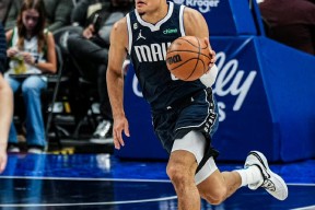 包含夏洛特黄蜂调整名单备战CBA常规赛冲刺阶段阿贾克斯强势反弹，穆雷爆冷击败独行侠瞬间刷屏的词条