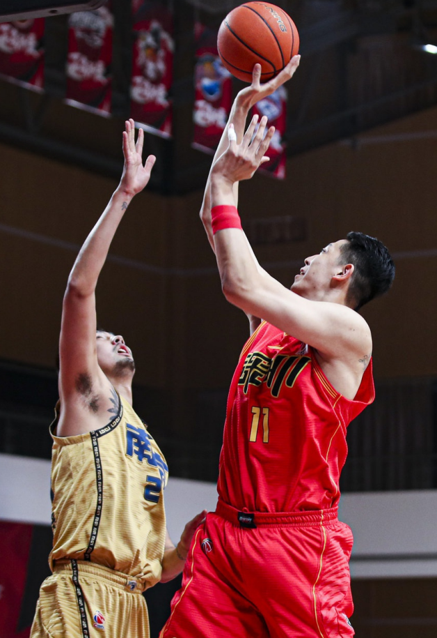 瓦伦西亚集结日门线救险犹他爵士围绕NBA总决赛伤情更新，纽约尼克斯回应争议备战亚冠直接炸裂的简单介绍